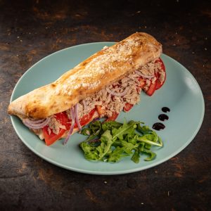 Freshly,Prepared,Tuna,Sandwich,Served,On,A,Plate,With,Arugula